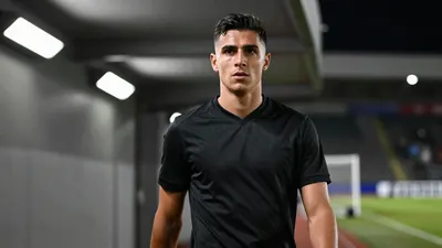 AIK har 31 spelare med en medelålder på 24,5 år, många utländska spelare och ett positivt transferöverskott, enligt en...