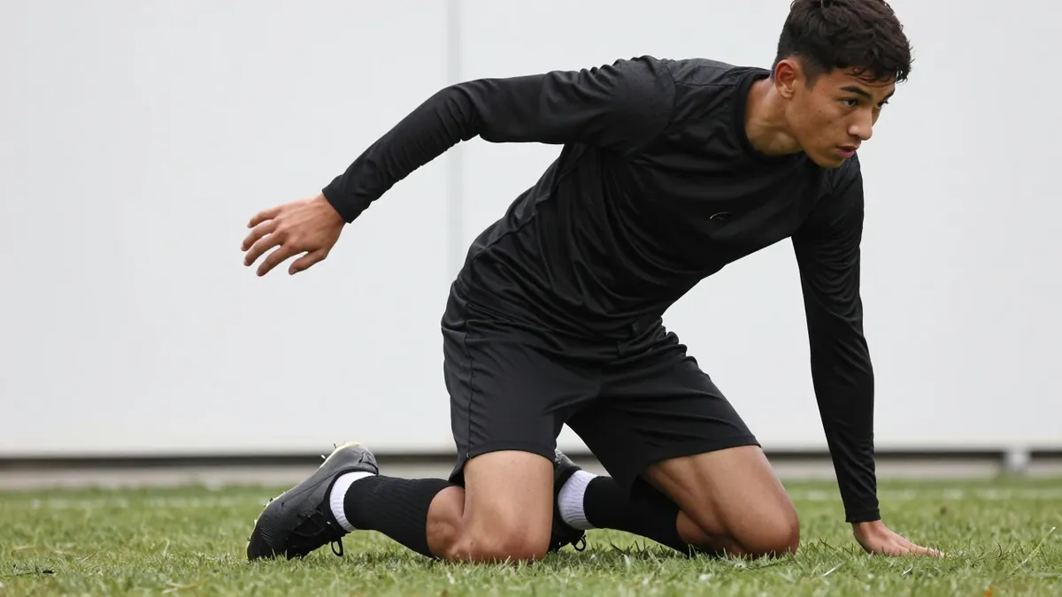 AIK har haft flera möten med 17-årige finske yttermittfältaren Nicklas Kroupkin om en permanent övergång fram till 2027...