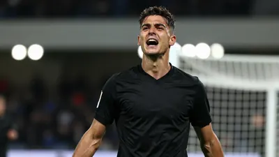 Erik Hovden Flataker säkrade en poäng för AIK med sin kvittering mot Häcken i en match som slutade 1-1 i Stockholm...
